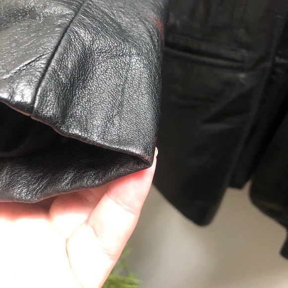 Danier - Picture 6 of 7